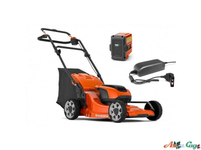Аккумуляторная газонокосилка Husqvarna LC 142i KIT